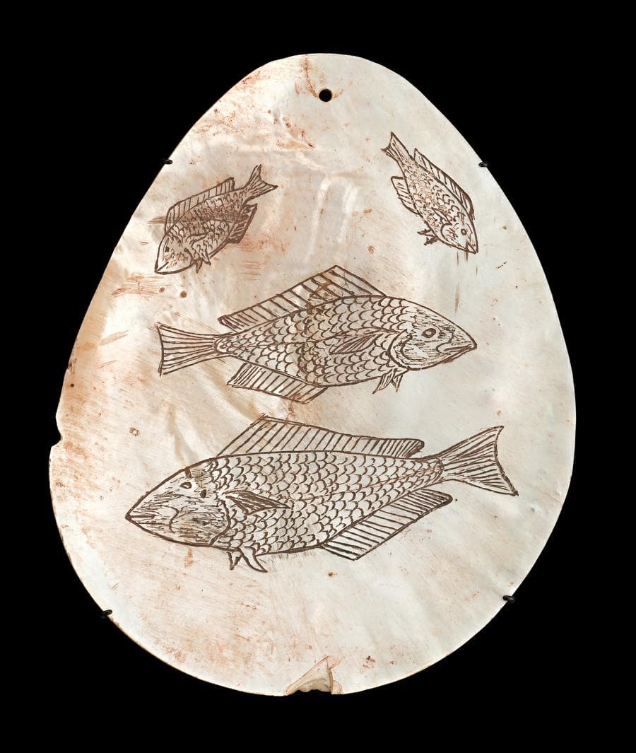 PEARL SHELL PENDANT (FISH DESIGNS)