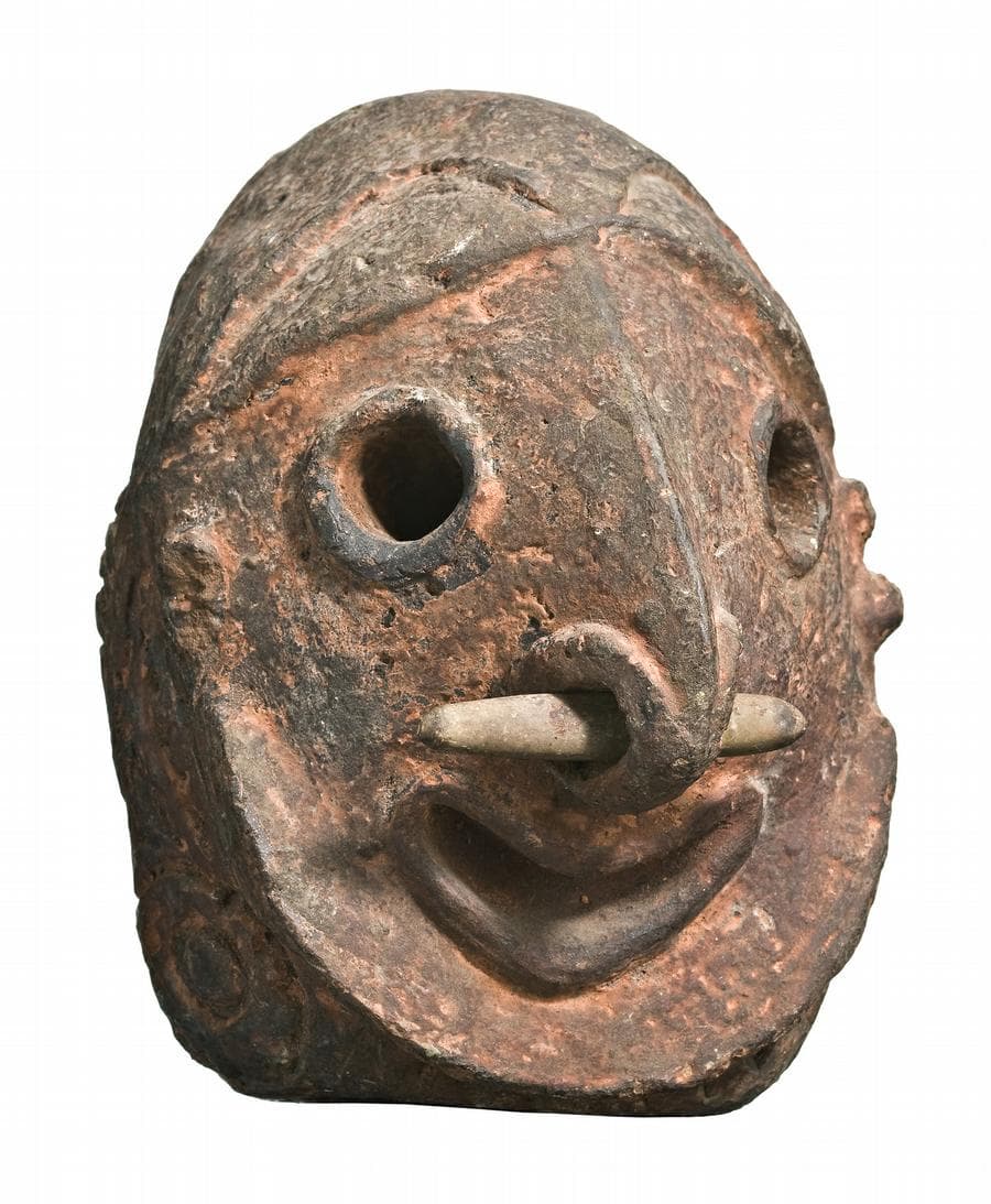 A SMALL NEW GUINEA CERAMIC HEAD