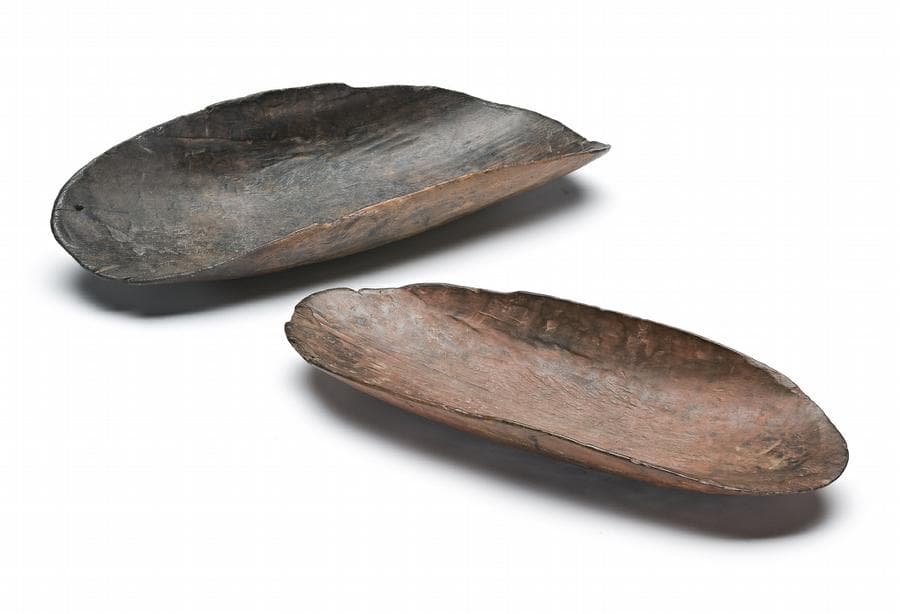 A PAIR OF SMALL COOLAMONS