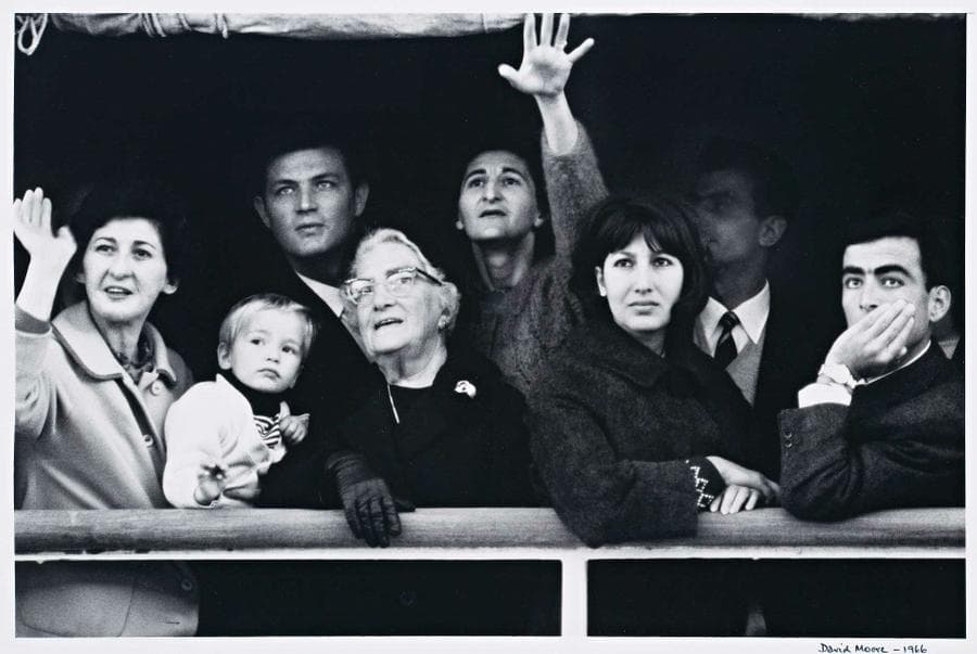 MIGRANTS ARRIVING IN SYDNEY