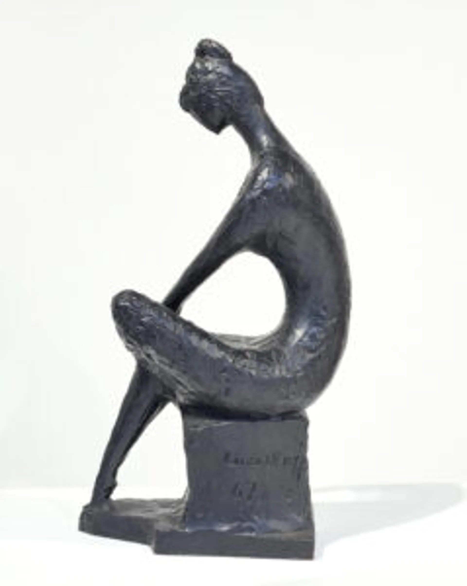 SEATED DANCER