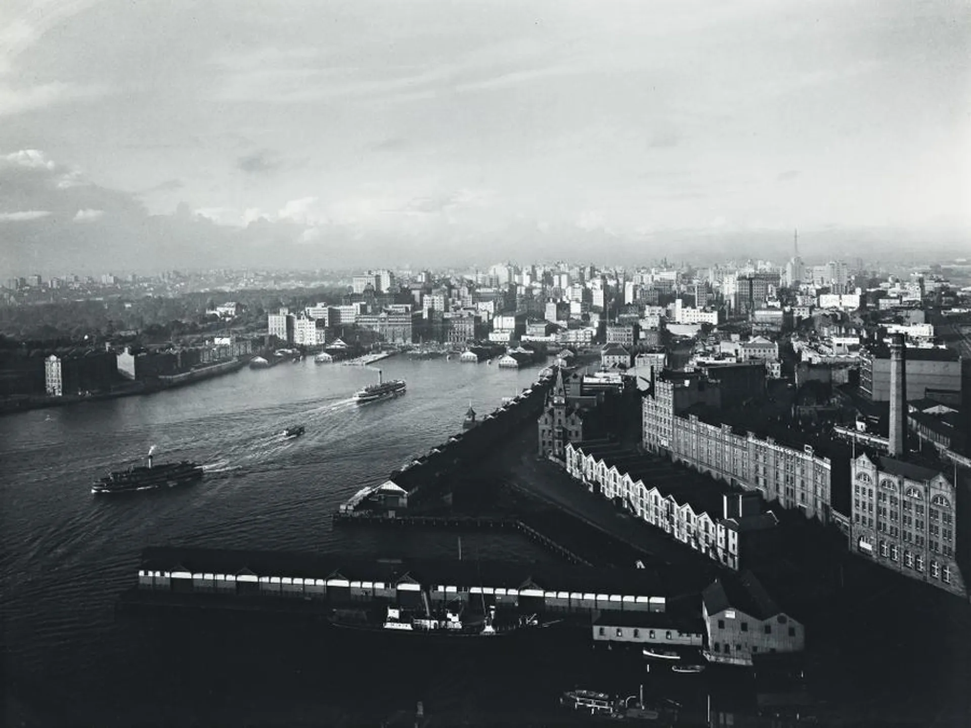 CIRCULAR QUAY FROM THE SYDNEY HARBOUR BRIDGE