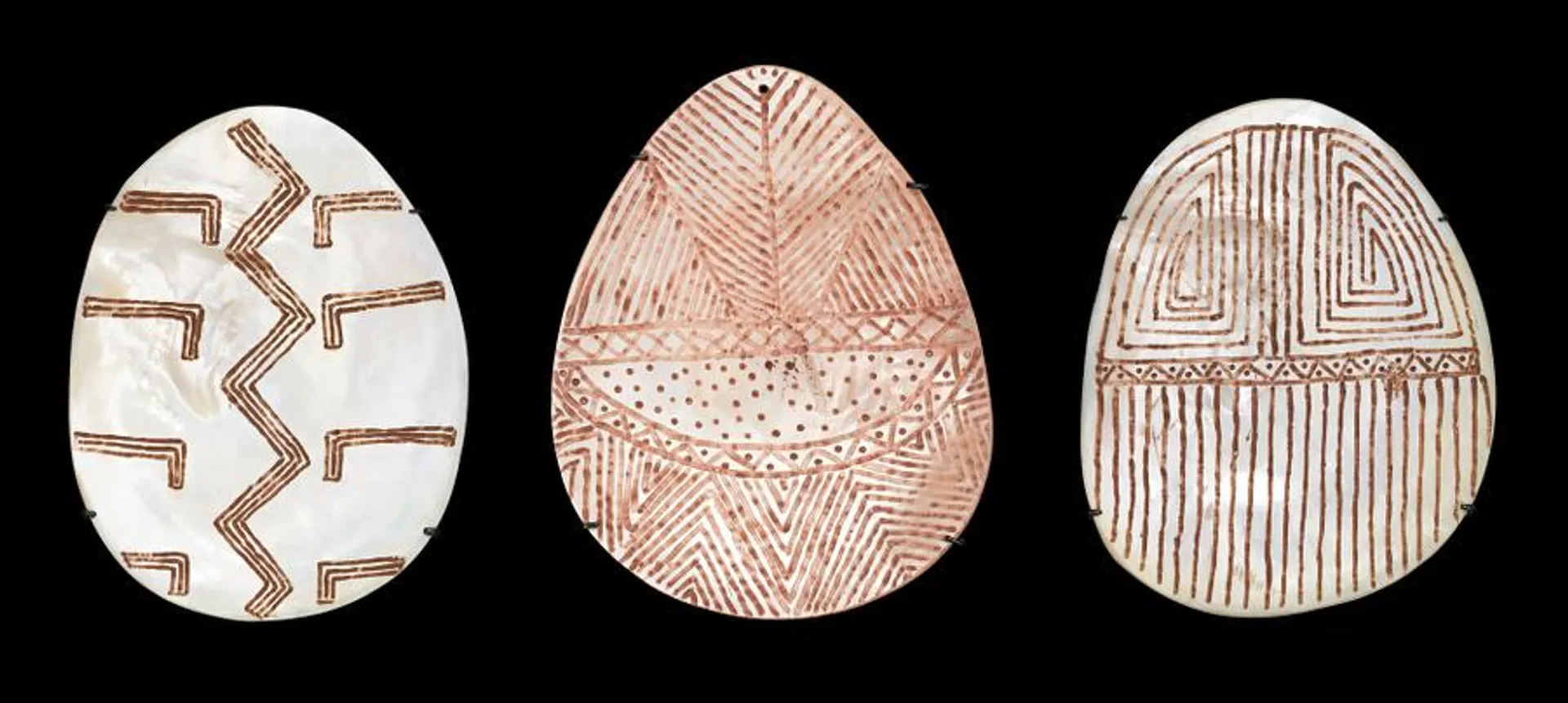 THREE RIJI (PEARL SHELL PENDANTS)