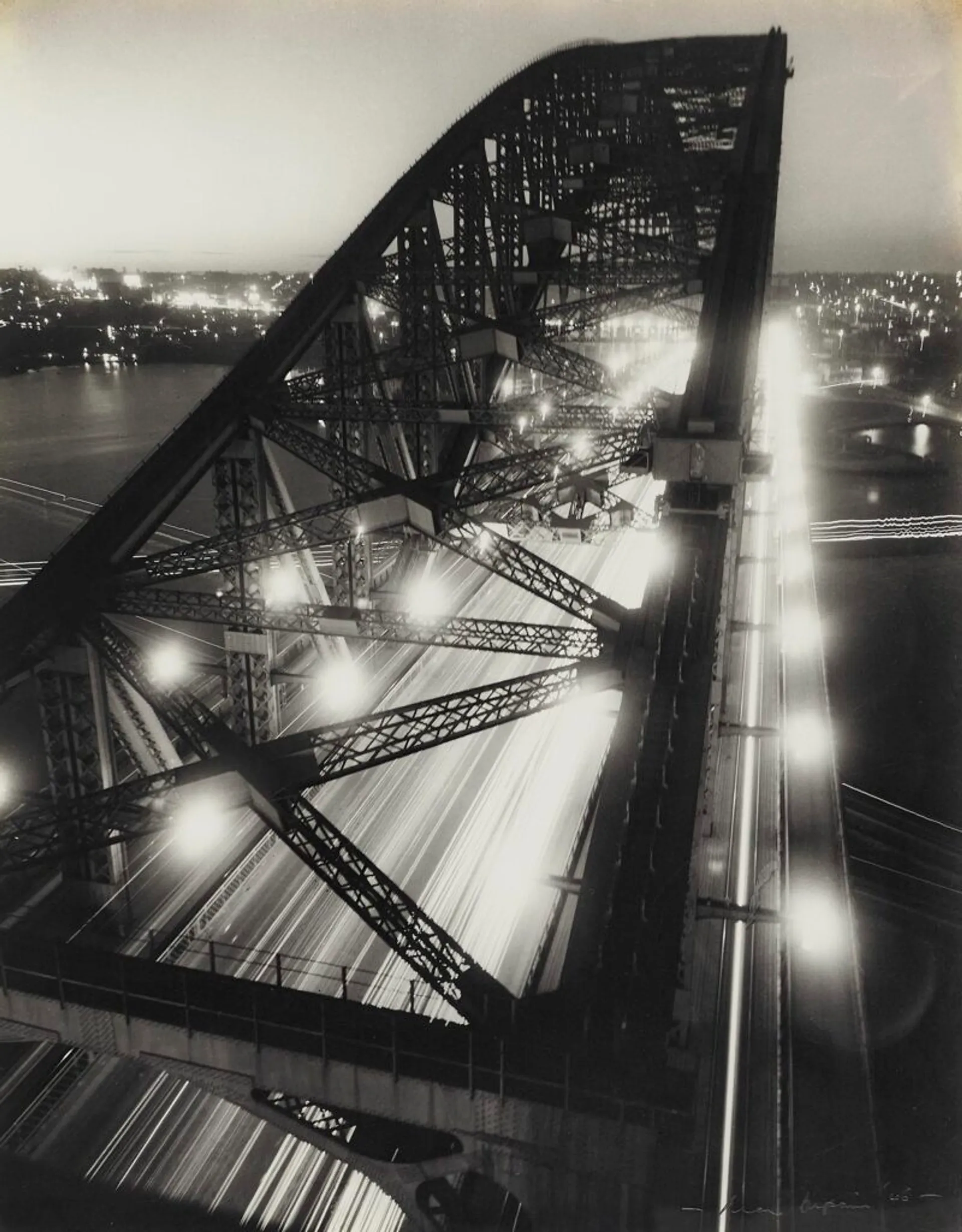 TWILIGHT, PEAK HOUR, SYDNEY HARBOUR BRIDGE