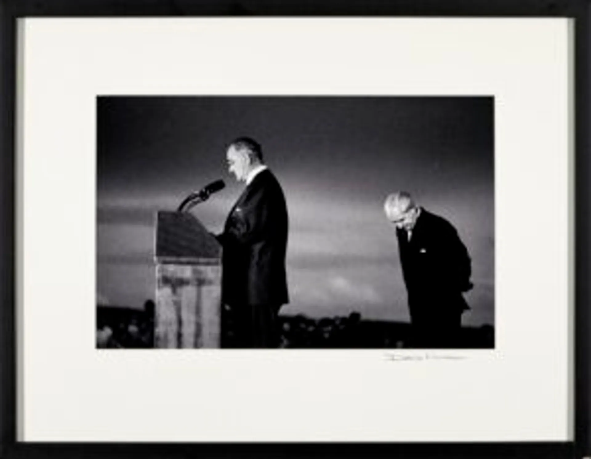 PRESIDENT JOHNSON AND PRIME MINISTER HOLT AT CANBERRA AIRPORT