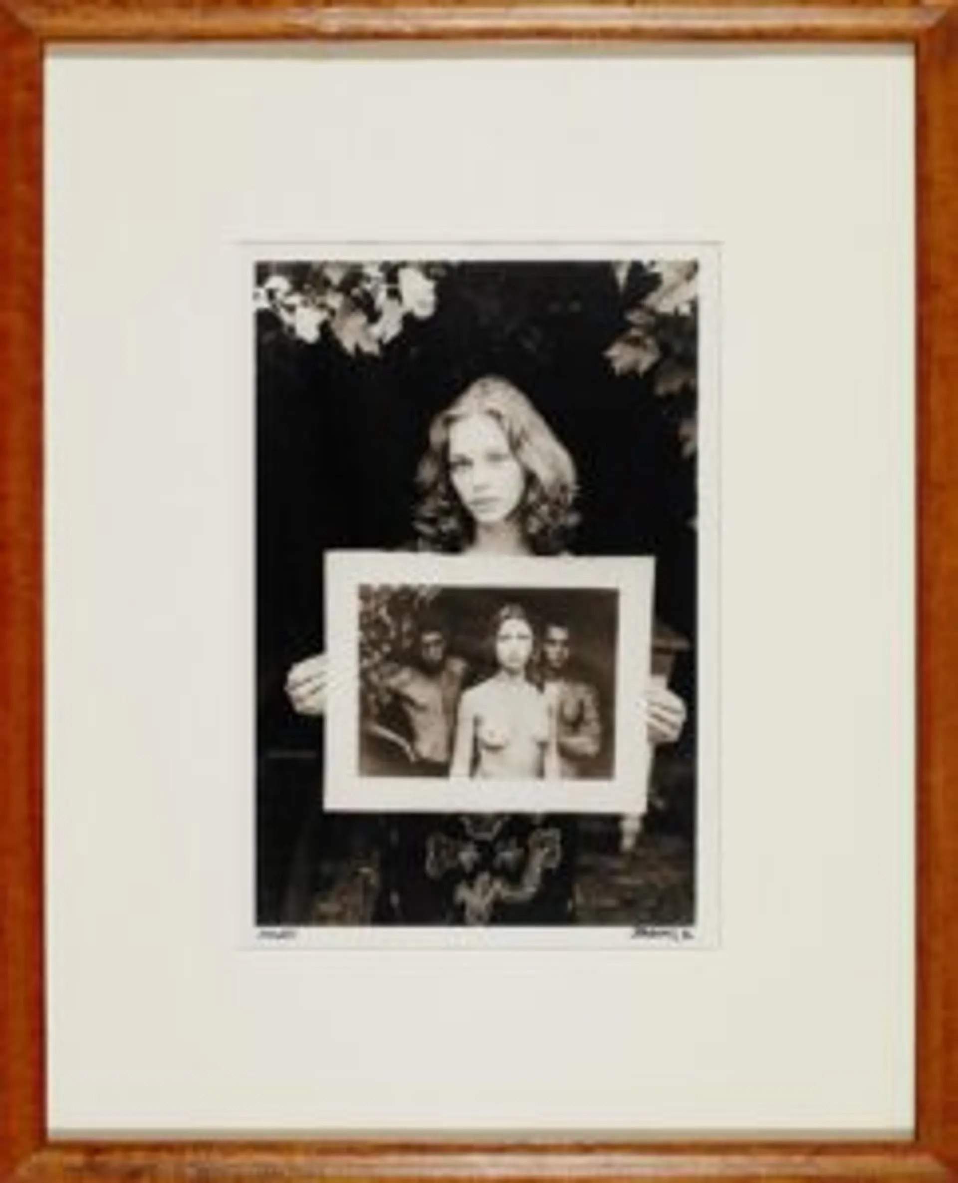 JULIET HOLDING ‘VALE STREET’