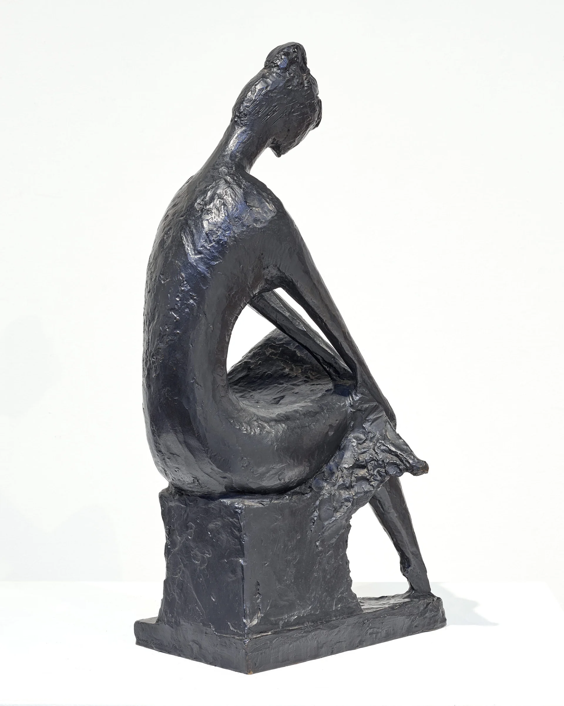 SEATED DANCER