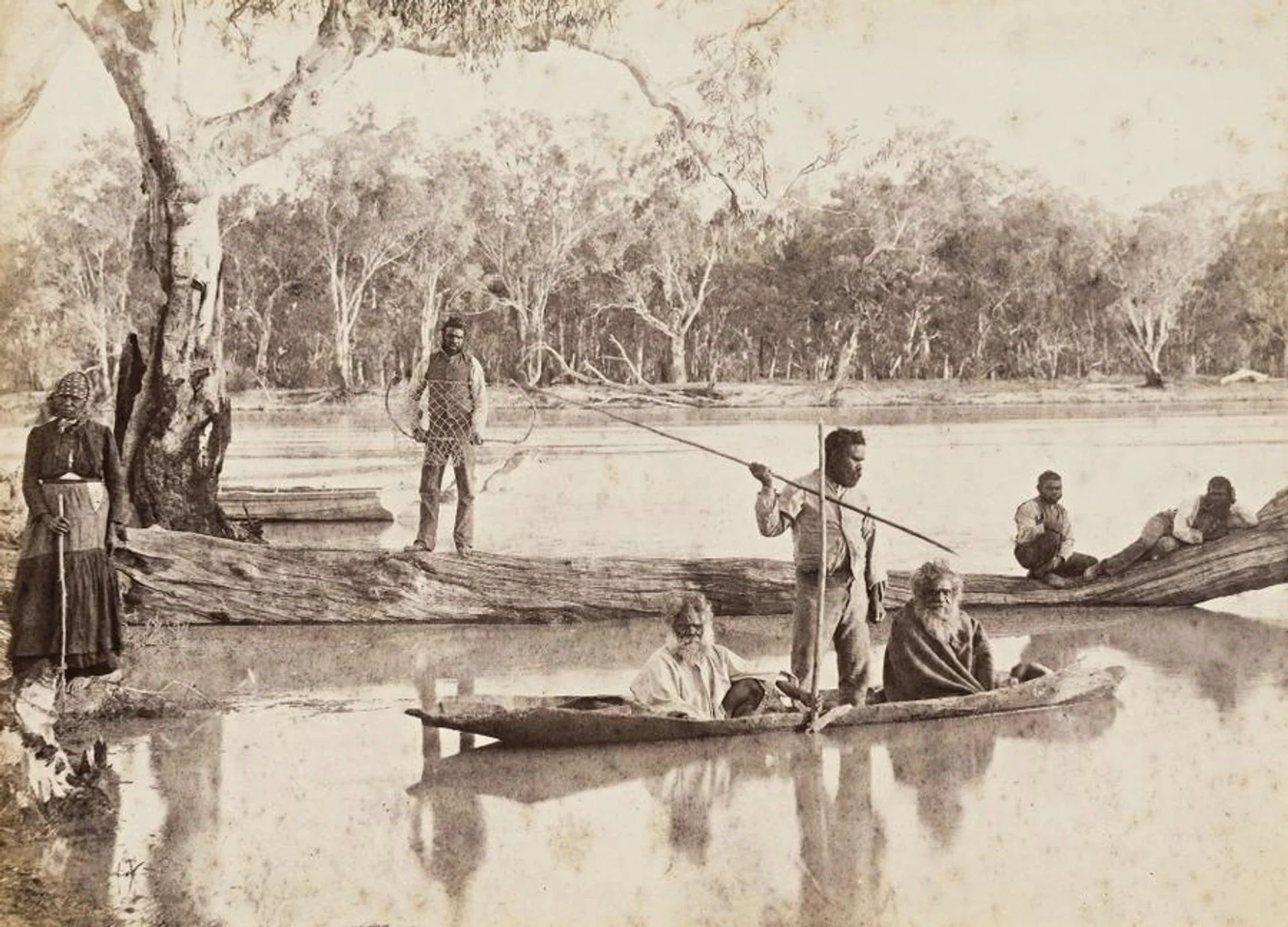 ABORIGINAL GROUP FISHING ON THE LOWER MURRAY RIVER, NEAR CHOWILLA STATION, SOUTH AUSTRALIA