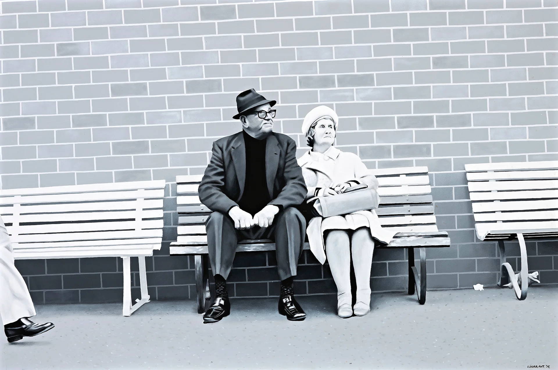 SEATED RACEGOERS