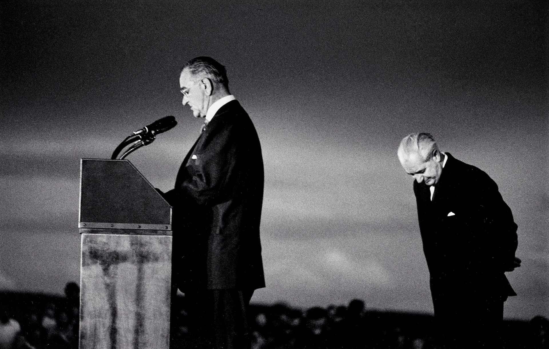 PRESIDENT JOHNSON AND PRIME MINISTER HOLT AT CANBERRA AIRPORT