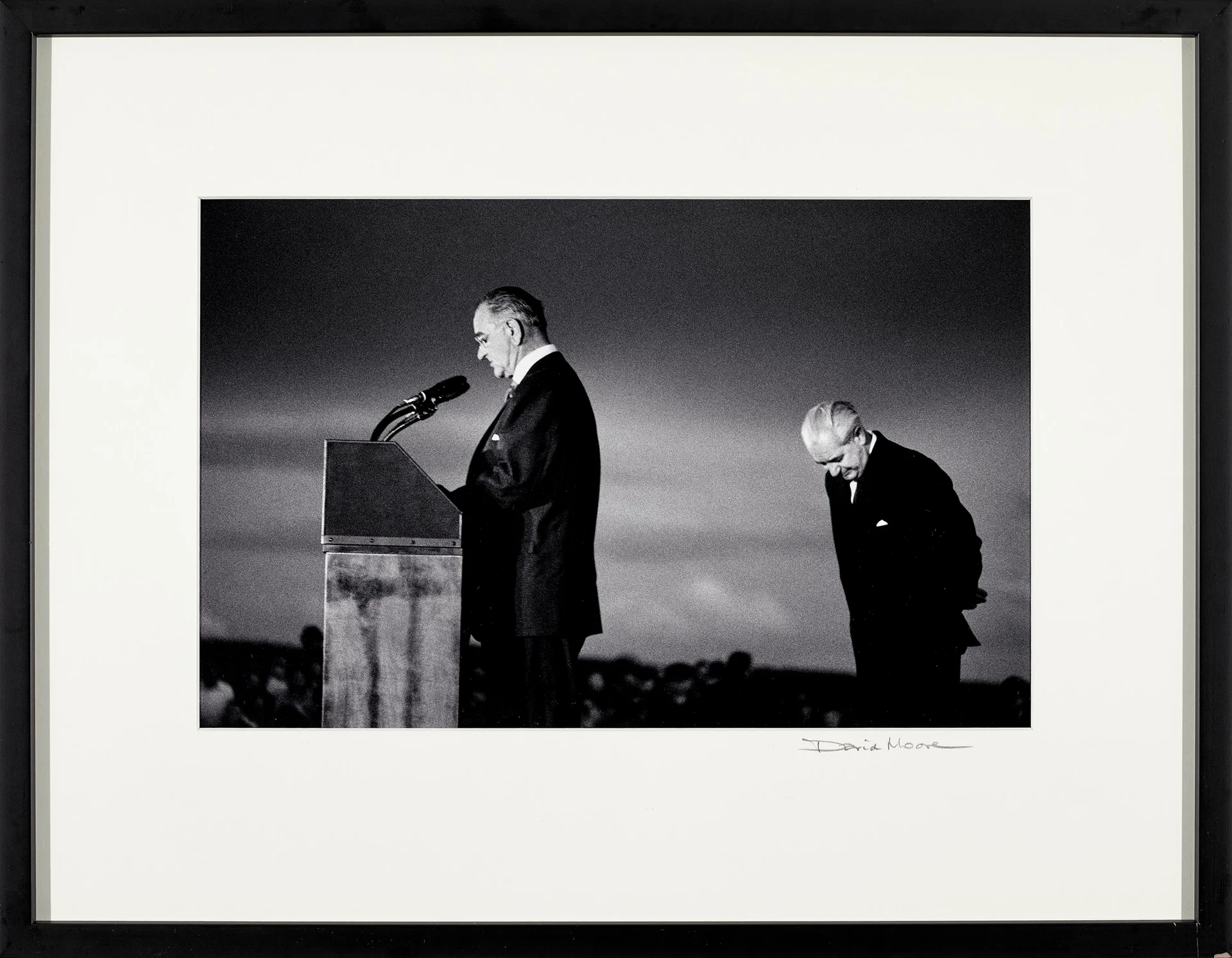 PRESIDENT JOHNSON AND PRIME MINISTER HOLT AT CANBERRA AIRPORT
